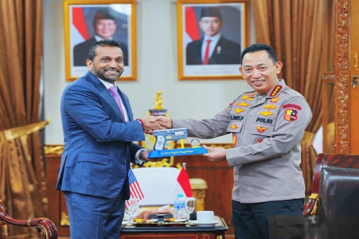 Jakarta — Kapolri Terima Direktur FBI, Perkuat Kerja Sama Transnasional